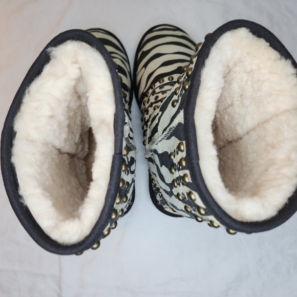 Jimmy Choo Zebra UGGS - Picture 8 of 11